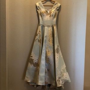 Gorgeous evening gown/ prom dress.